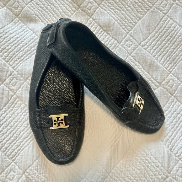Tory Burch | Black Pebble Kendrick Tumbled Leather Driving Loafer  | Size 8 - Picture 4 of 5